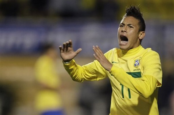 借助场地与 借助场地与